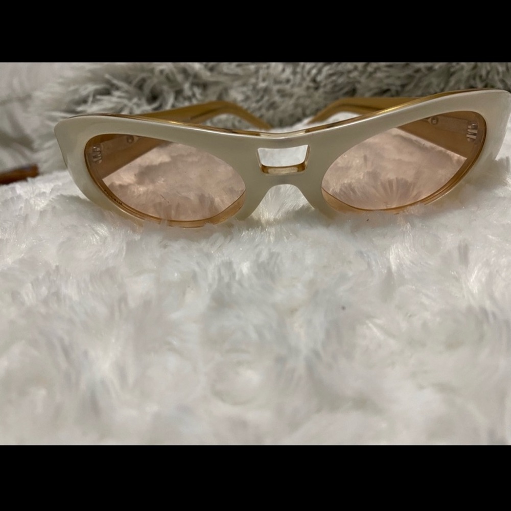 Pilgrim glasses
